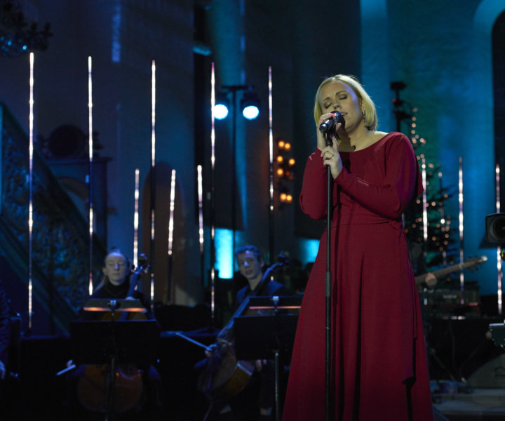 Desembertoner er gratis julekonserter som gir hele Norges befolkning muligheten til å oppleve noen av landets beste artister. Desembertoner er en del av Nordea Norges kulturprogram og arrangeres i år for 9. gang. Konserten er et samarbeid mellom Nordea Norge, Oslo domkirke og produksjonsselskapet Scenekvelder. Konsertene er åpne og gratis for publikum og vil bli sendt på TV2 før jul og i romjulen.
ÅRETS ARTISTER OG MEDVIRKENDE ER:
* Prinsesse Märtha Louise (konferansier)
* Carola Häggkvist
* Julie Bergan
* Nils Bech
* No. 4
* Kåre Nordstoga (domorganist)
* Tine Thing Helseth
* Talenter gjennom Nordeas samarbeid med Norsk kulturskoleråd:
-Nordea-trompetene 2018
-Follostrykerne og Follofeler
Kunstnerisk leder: Atle Halstensen
